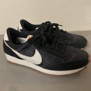 EUC Nike Daybreak - Black size 6.5 EUC Nike Daybreak - Black